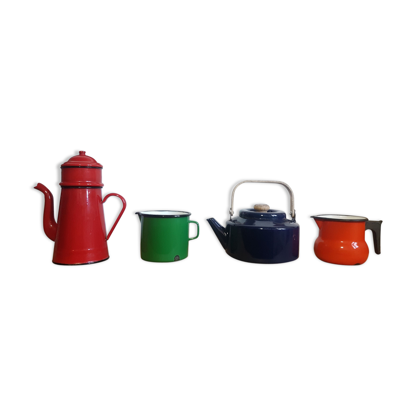 Set of enamelled coffee pots