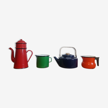 Set of enamelled coffee pots