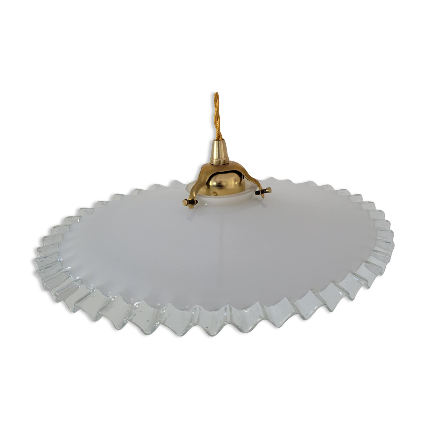 Serrated opaline suspension