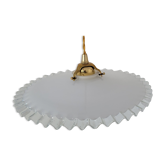 Serrated opaline suspension