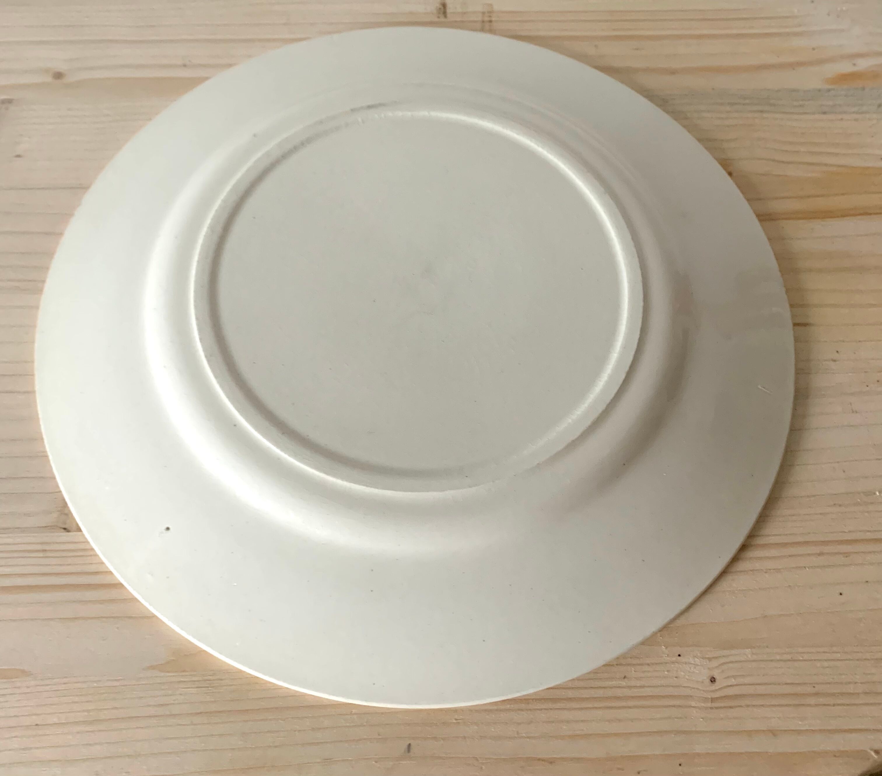 7 earthenware plates