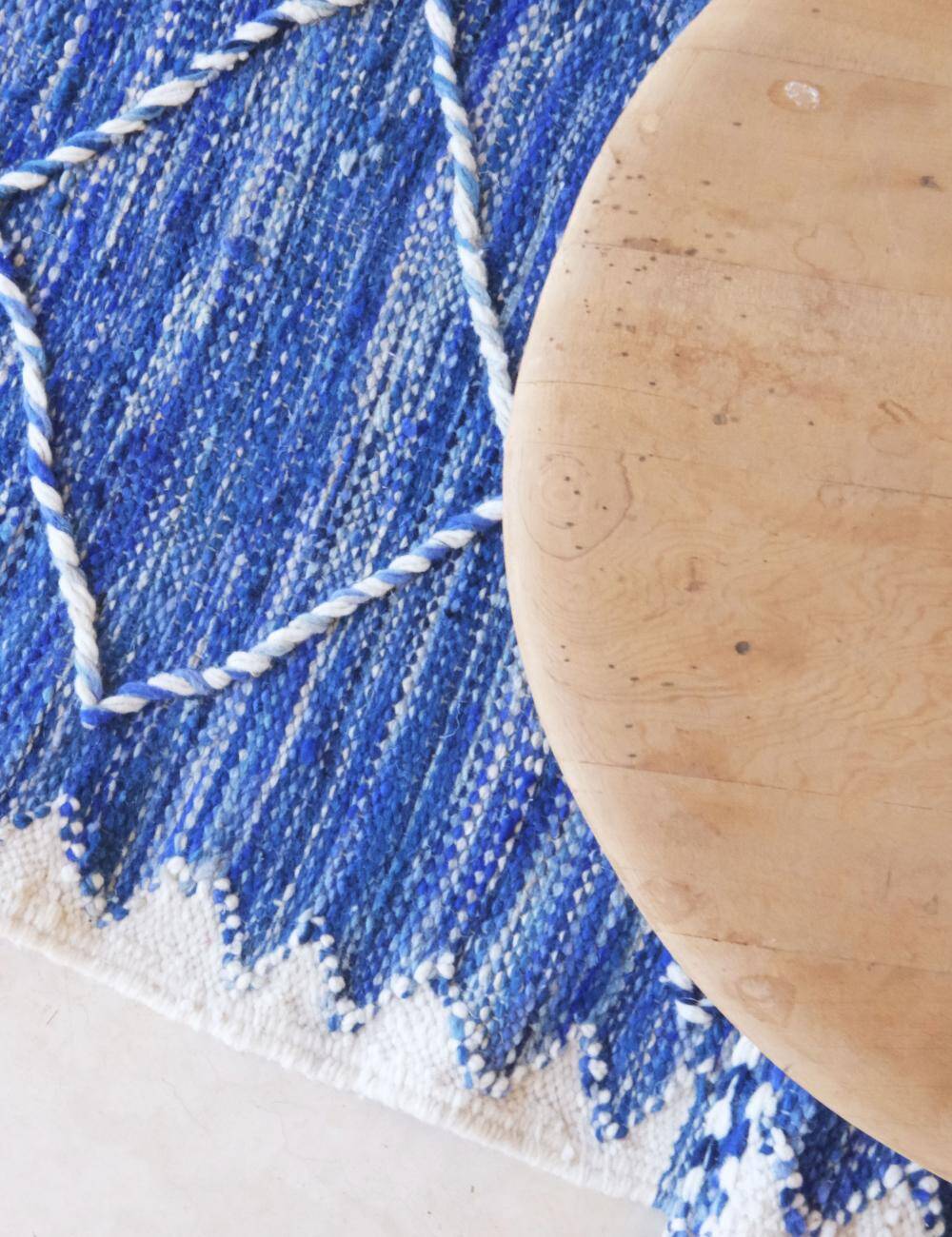 Tapis de couloir bleu