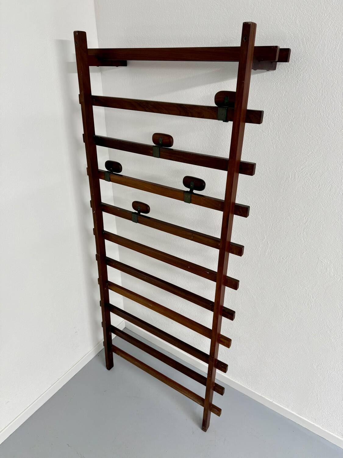 Antique Italian design wall coat rack Ezhio Longhi / Elam vintage teak