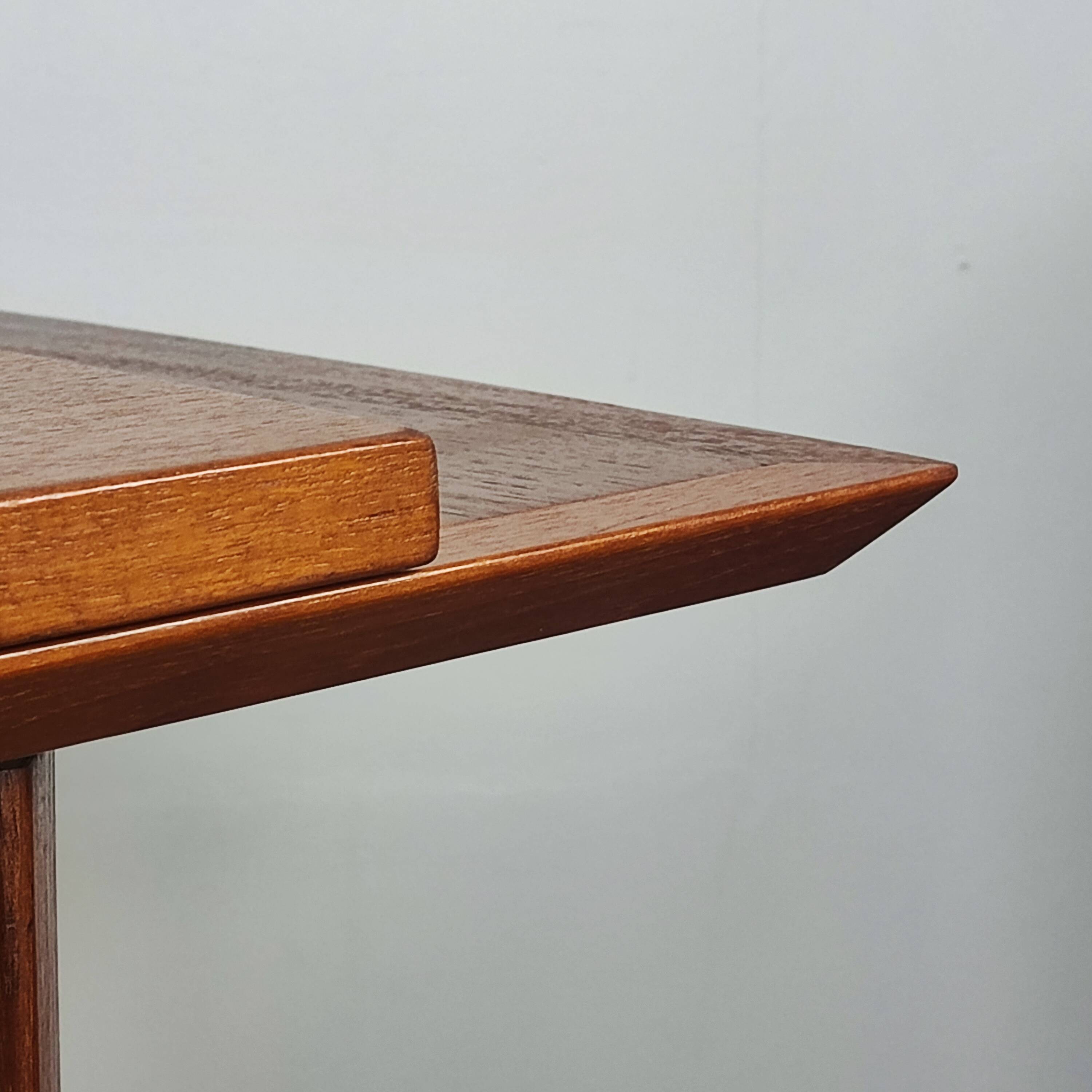 Scandinavian 60' extending table