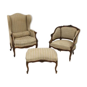 Pair of chairs with a moving piece of carved fruit wood