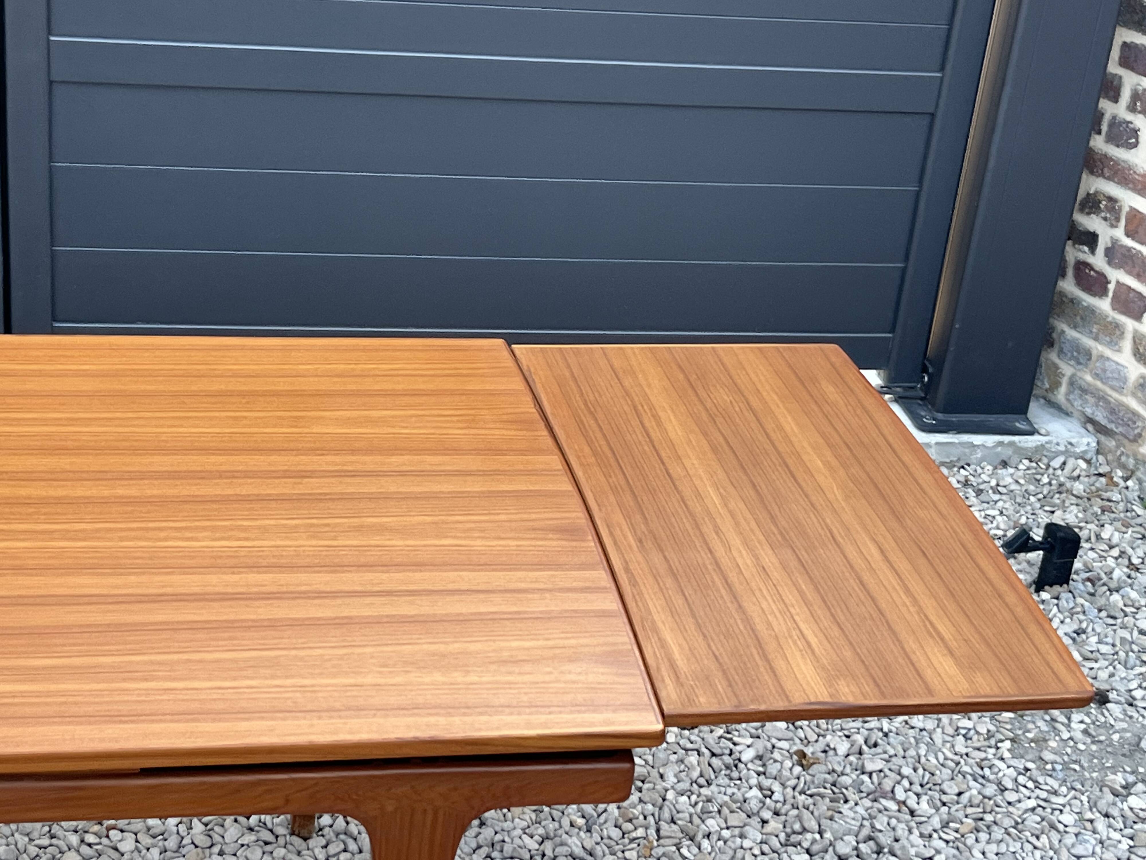 Table de repas scandinave en teck