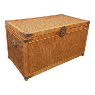 Coffre malle vintage en bois, rotin, cannage et laiton
