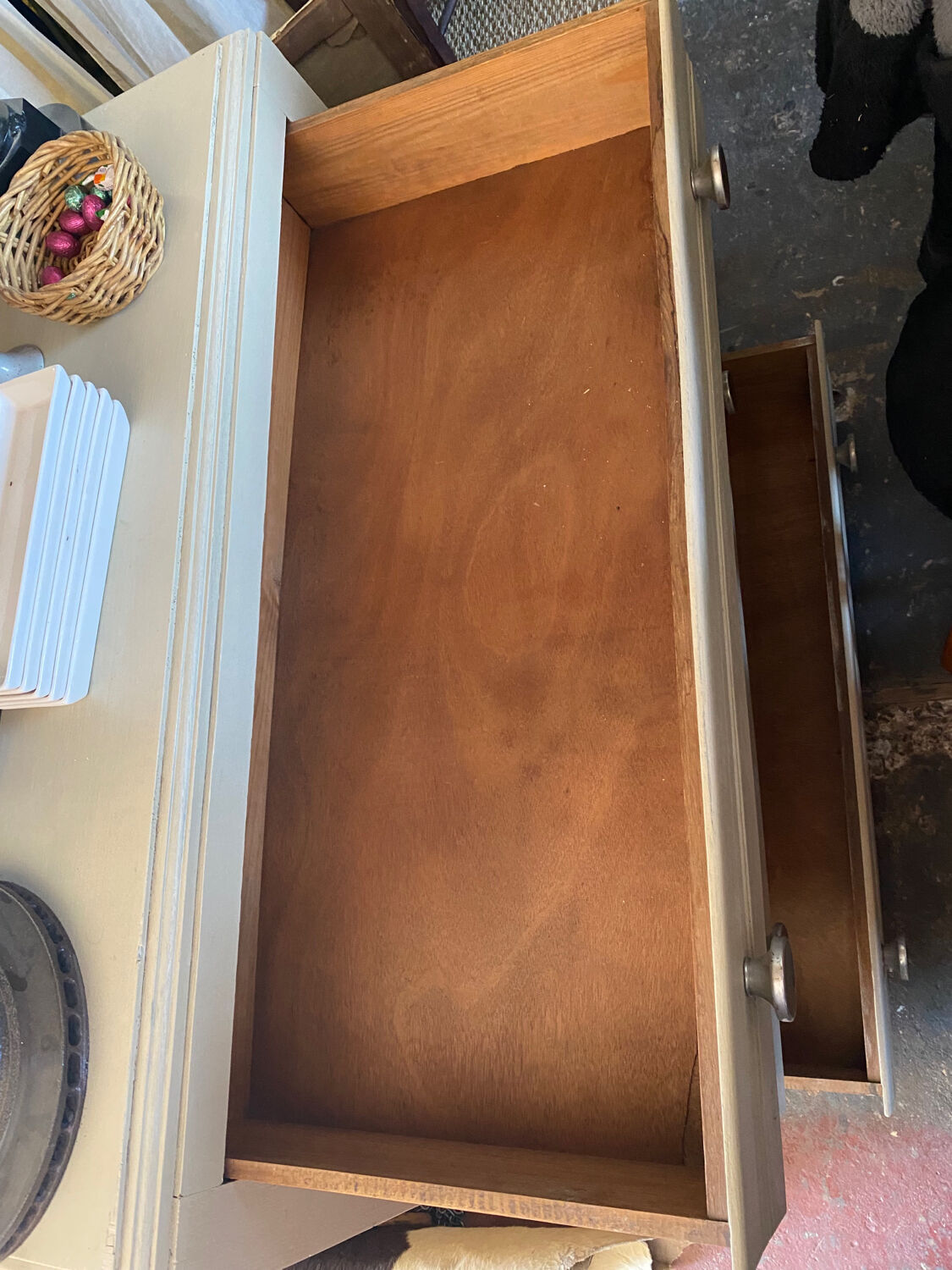 Chest of drawers