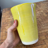 Vase en ceramique jaune fait main