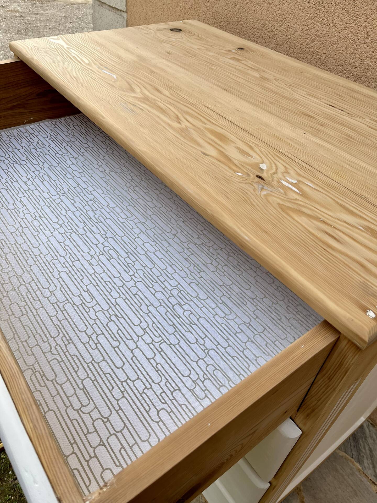 Commode style atelier rénovée blanche et bois
