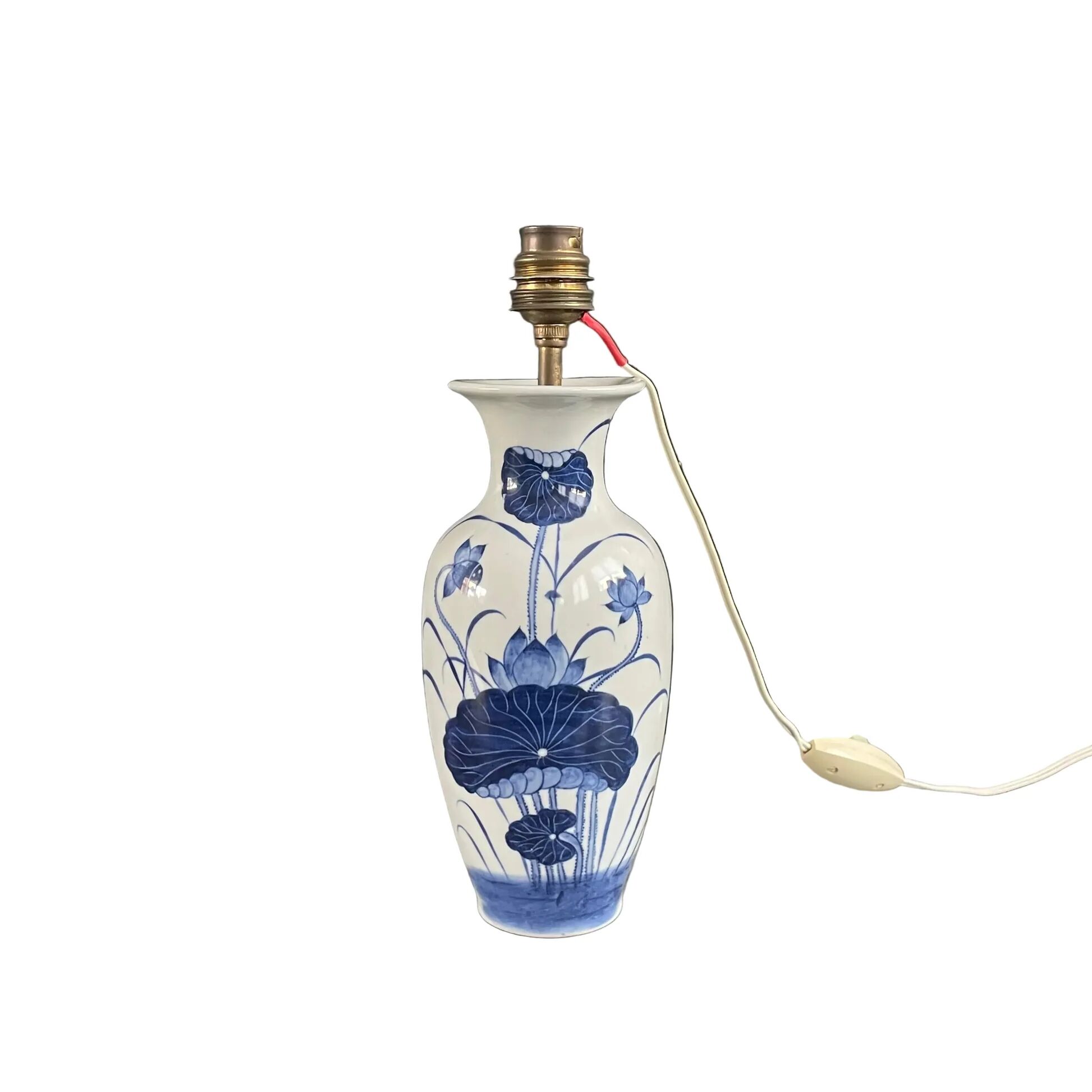 Asian lamp base made of hand-painted porcelain.