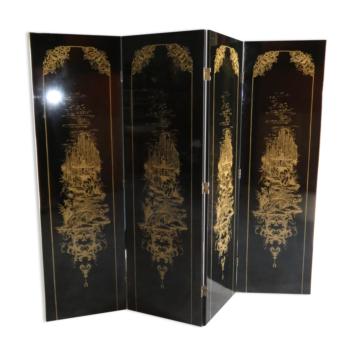 Laque screen black fund pattern