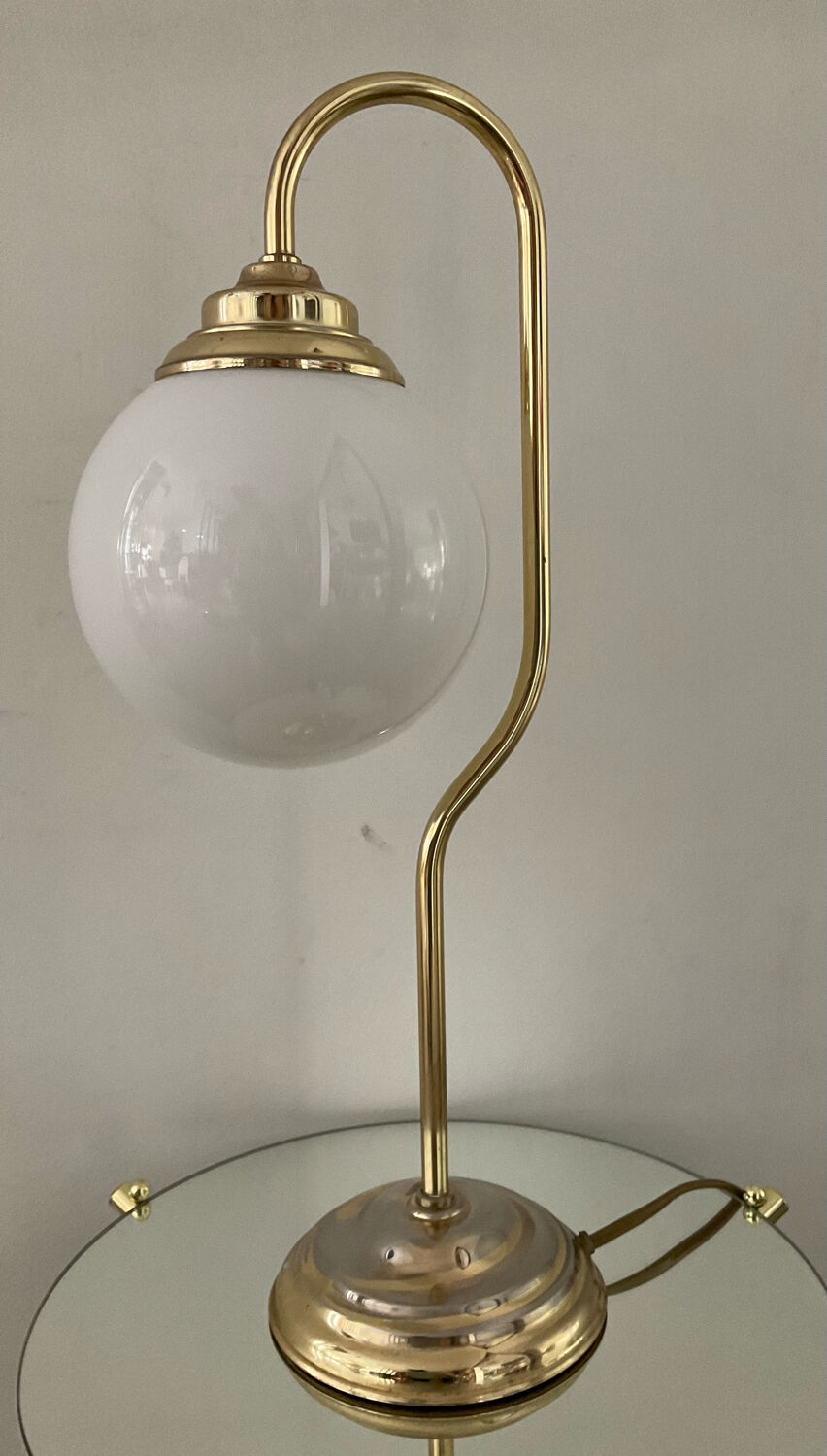 Vintage lamp from the 70s in brass and opaline