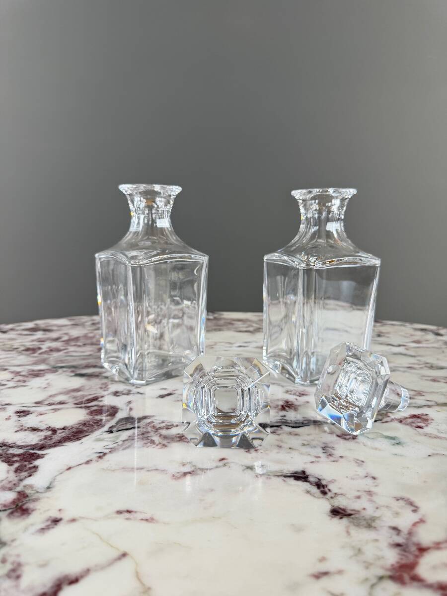 Paire de carafes en cristal de Baccarat, XXe Siècle