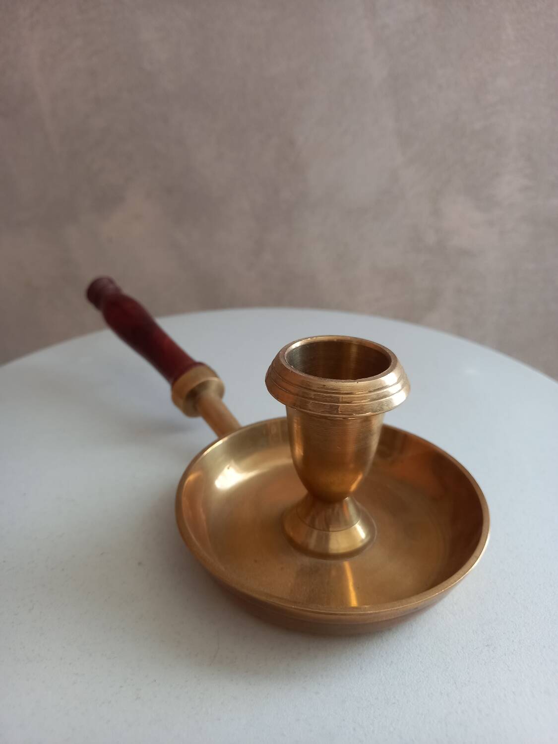 Hand candle holder