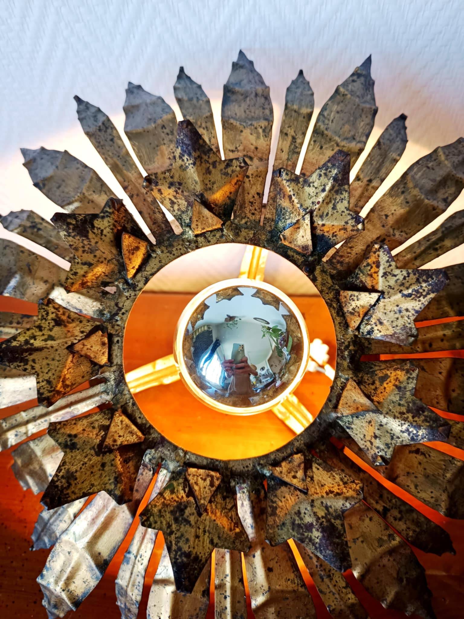 Plafonnier soleil laiton doré 1960