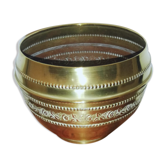 Cache pot en laiton repoussé