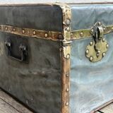 Old travel trunk from the 1930s