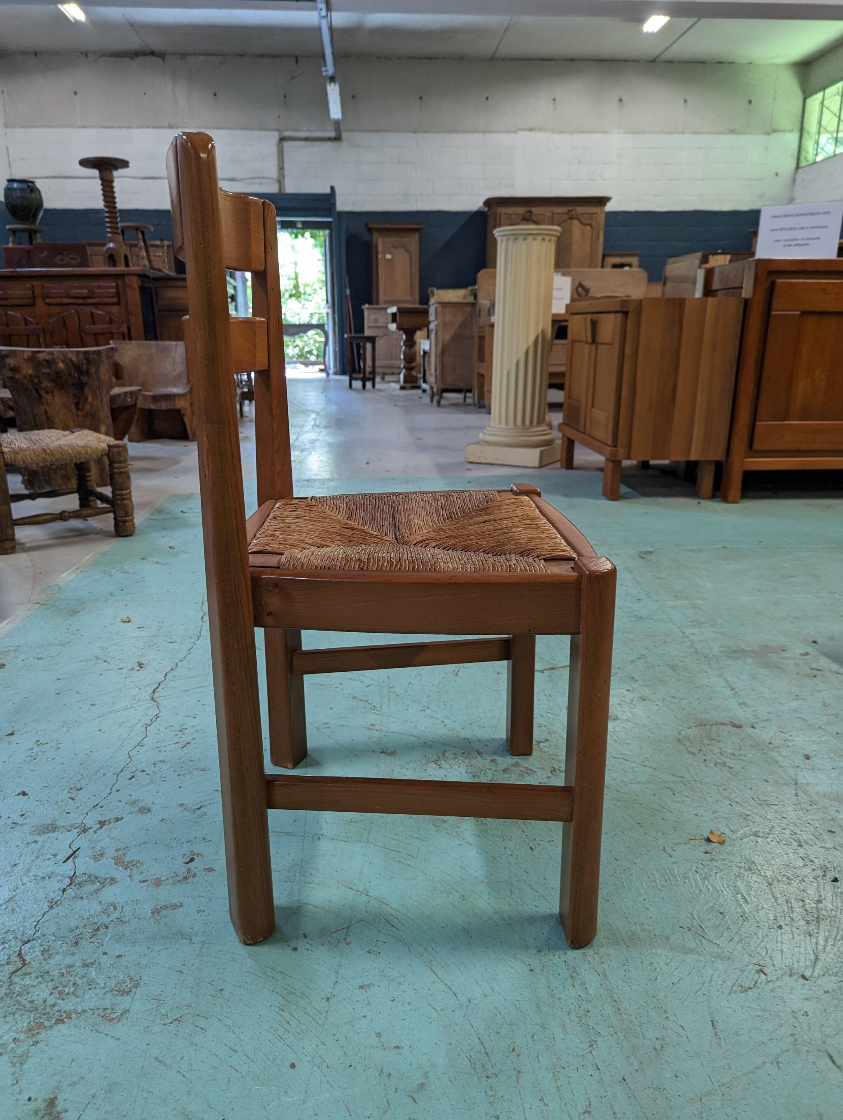 Regain house dining room in elm