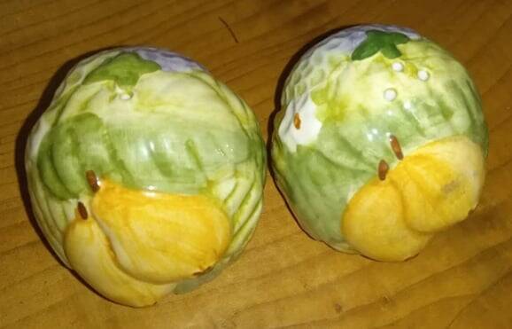 Salt and pepper shakers in earthenware – frugal pattern, 1950s