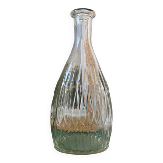 Carafe en verre taillé