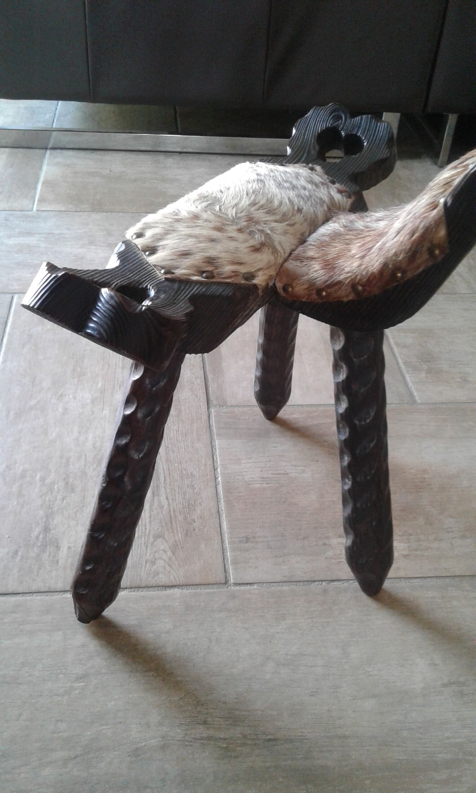 Chair / tripod stool wood and skin . Vintage 50/60