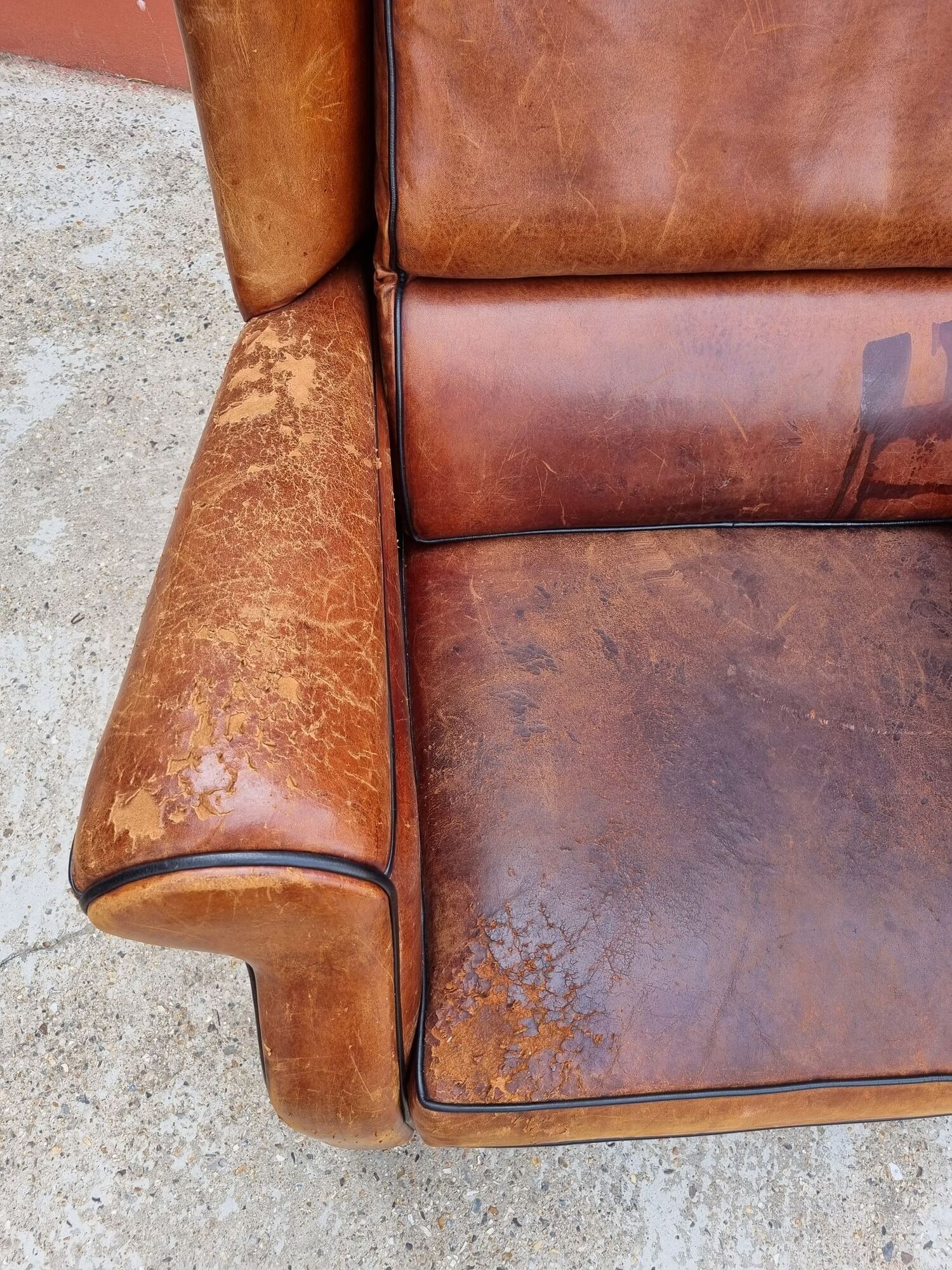 Paire de fauteuils club en cuir des années 1980