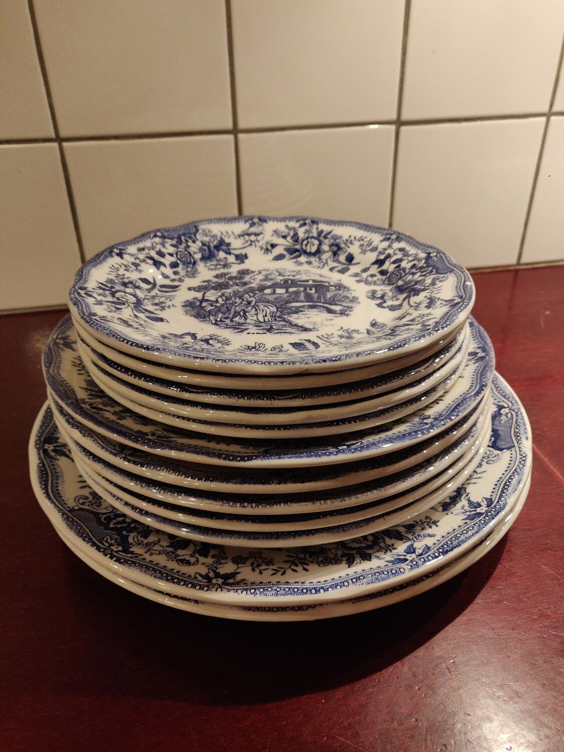Service of antique Italian ceramic plates Promogros