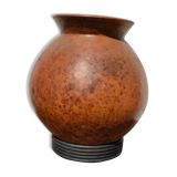 Pottery based on metal