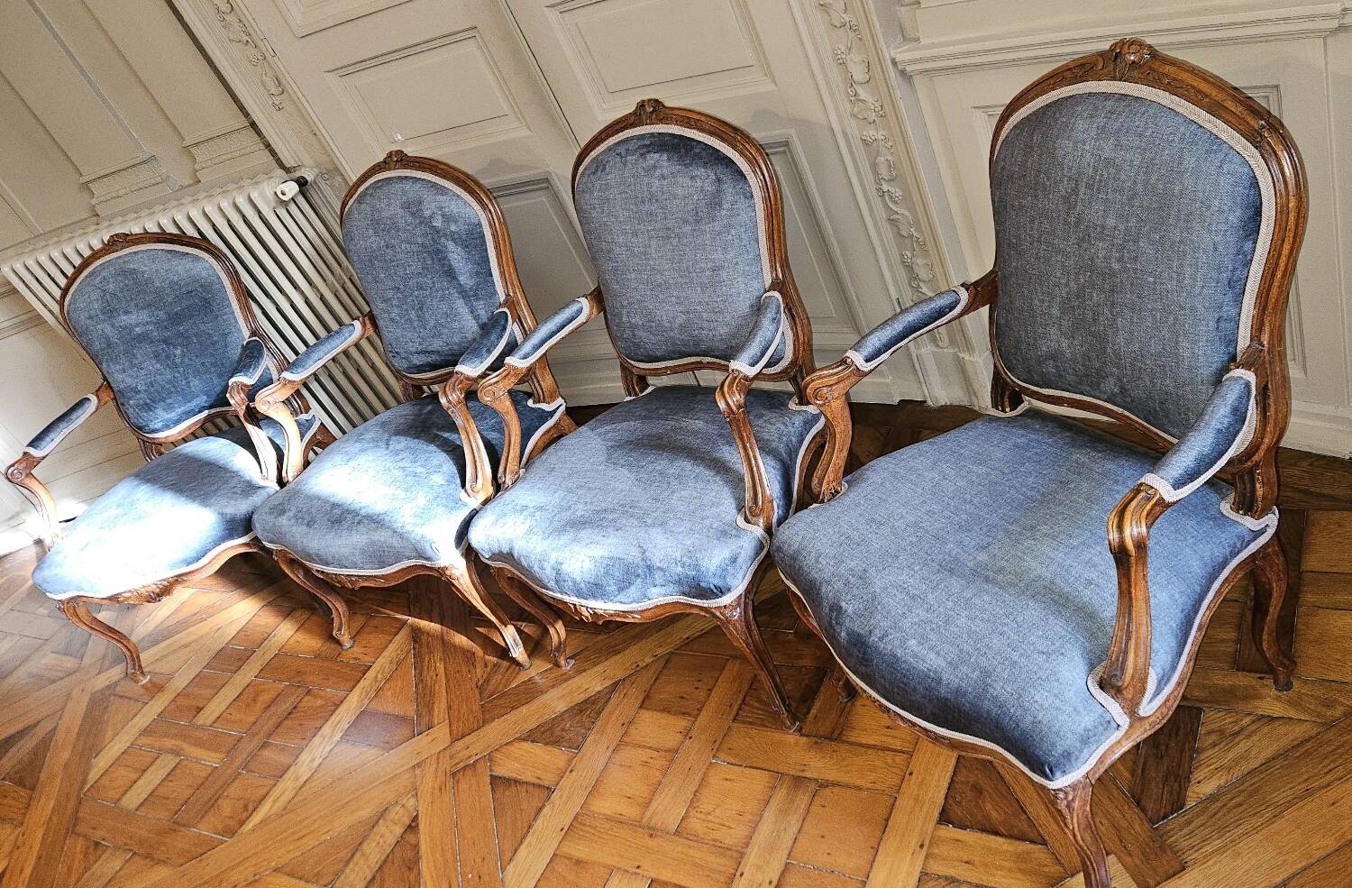 set of 4 Louis XV armchairs with queen's backs