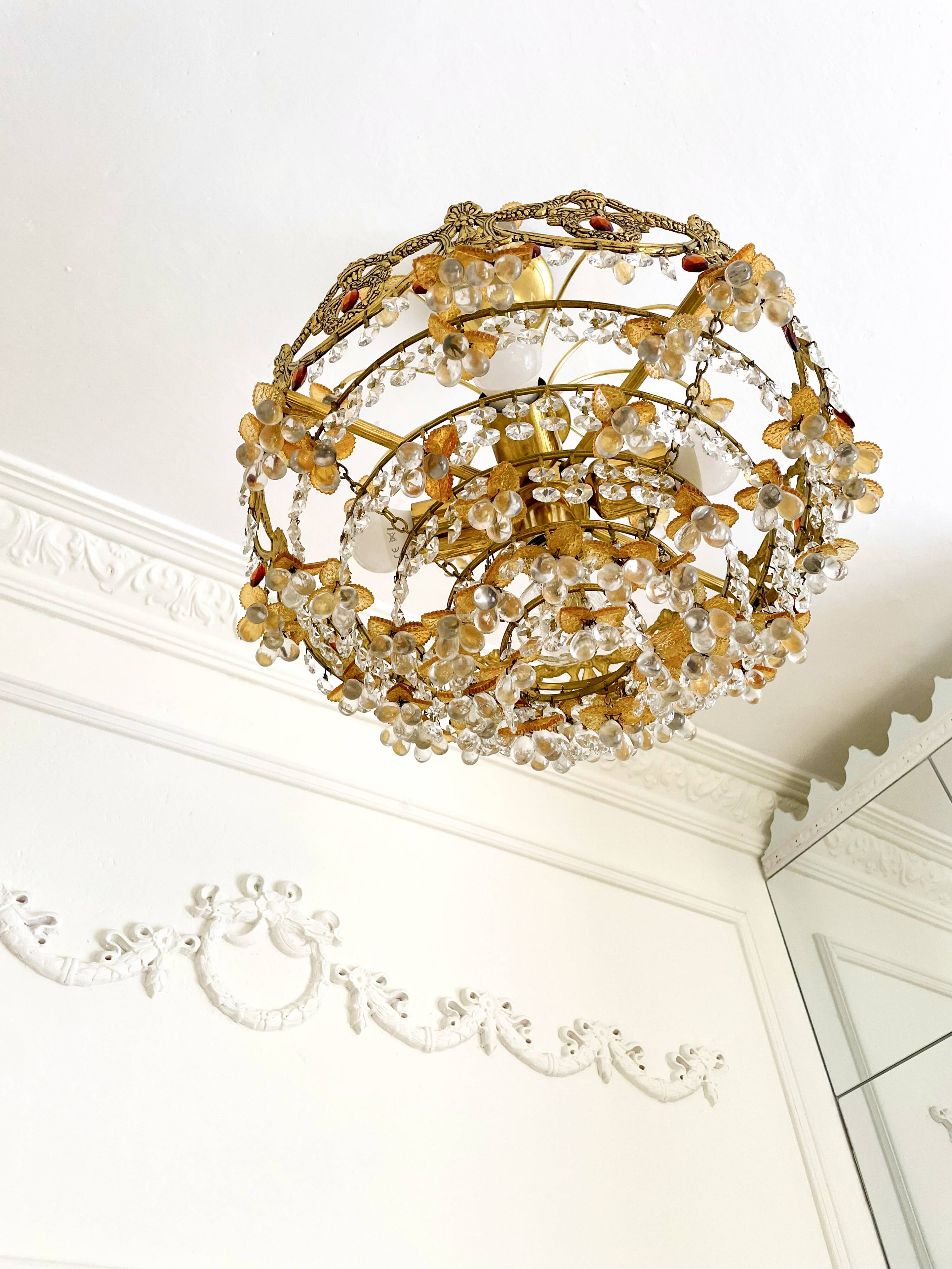 Exceptional vintage chandelier in Murano style crystal, orange, brass.