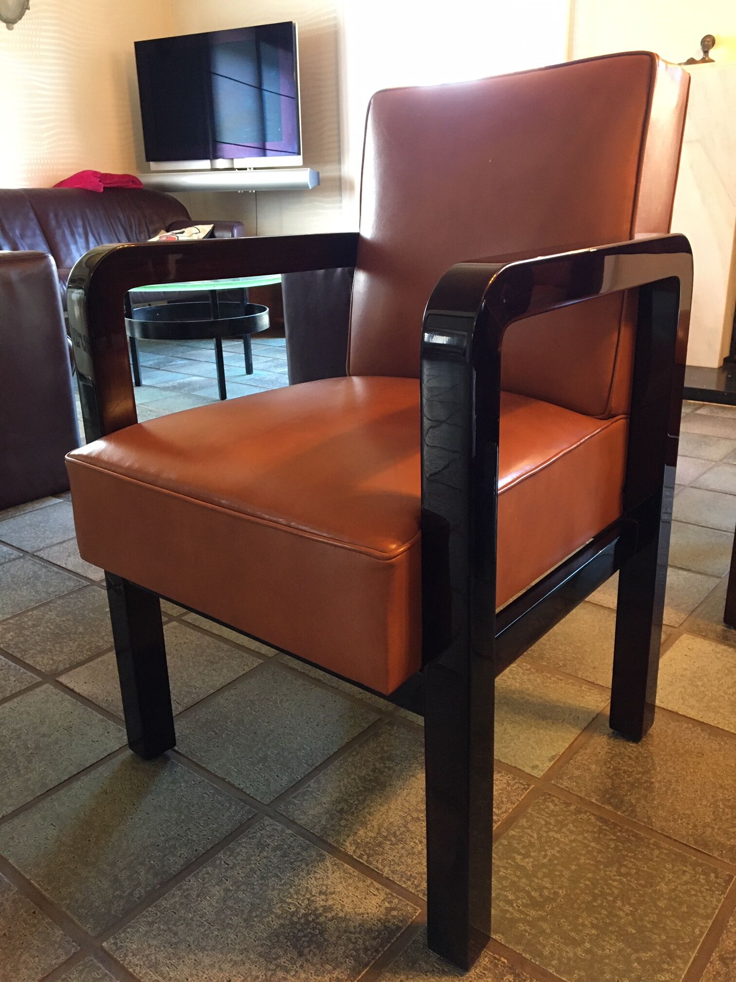 table and its 8 Art Deco chairs