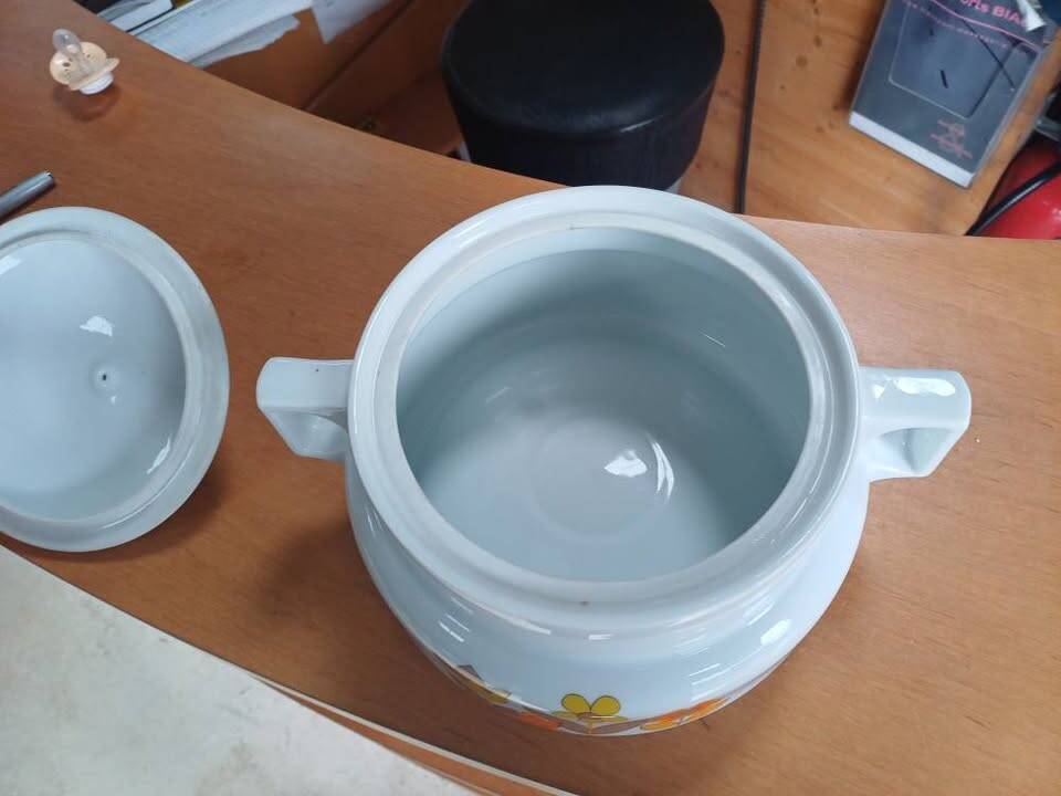 Vintage vegetable soup tureen