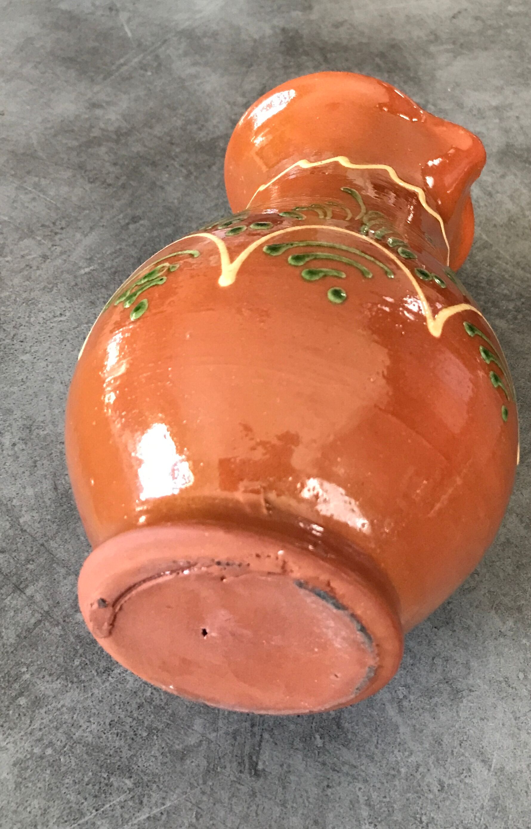 Vintage pitcher in glazed terracotta and polychrome décor