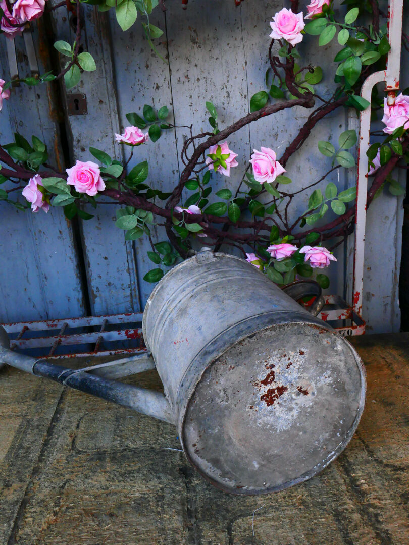 Zinc watering can