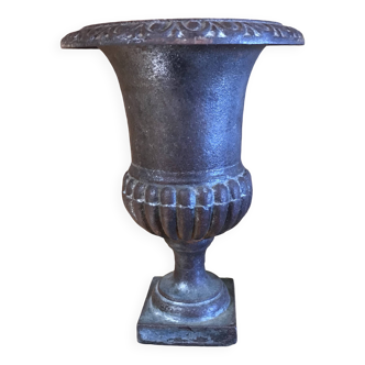 Cast iron medicis vase