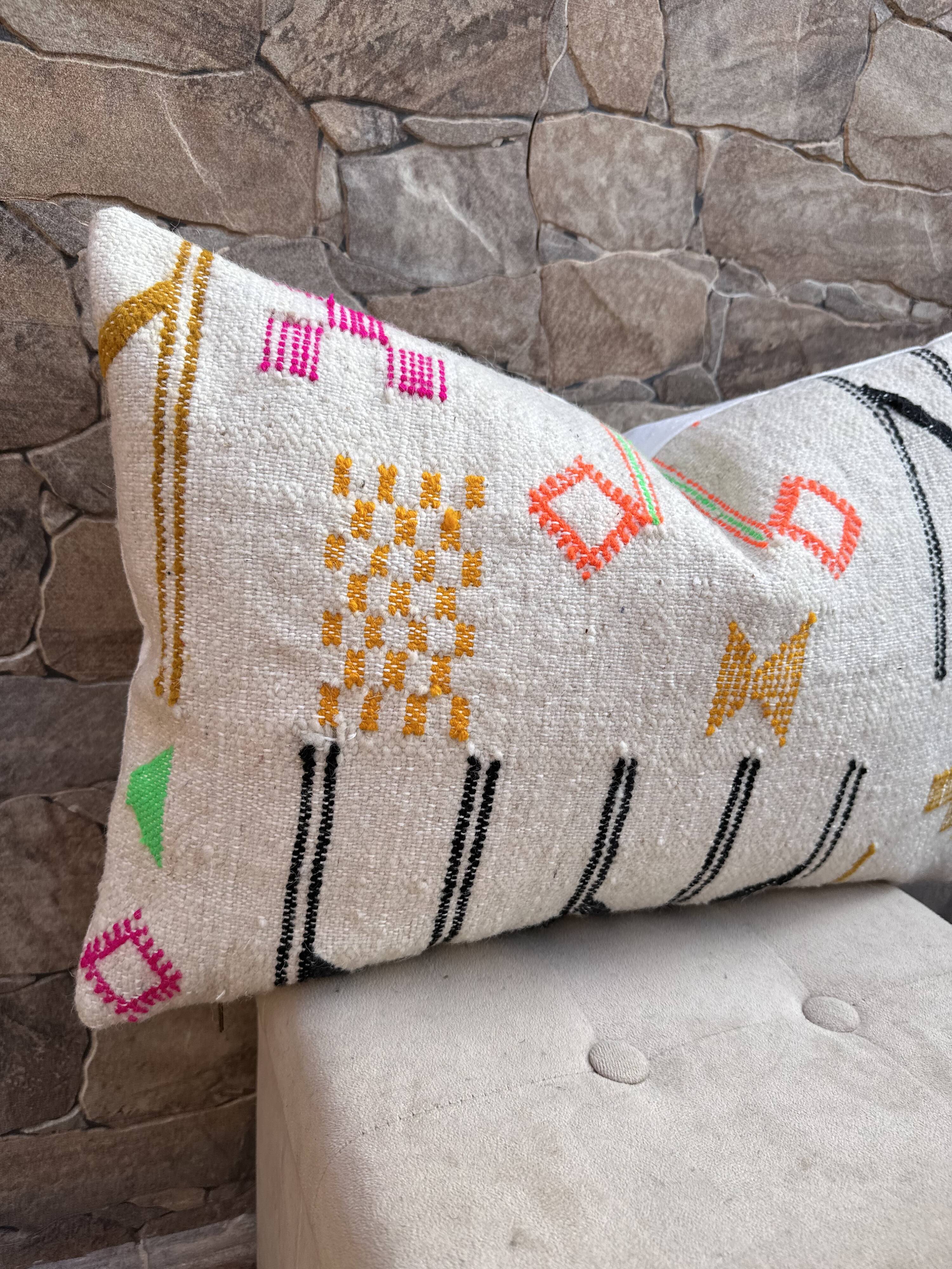 Handmade cushion cover in Berber wool: Moroccan Kilim cushion