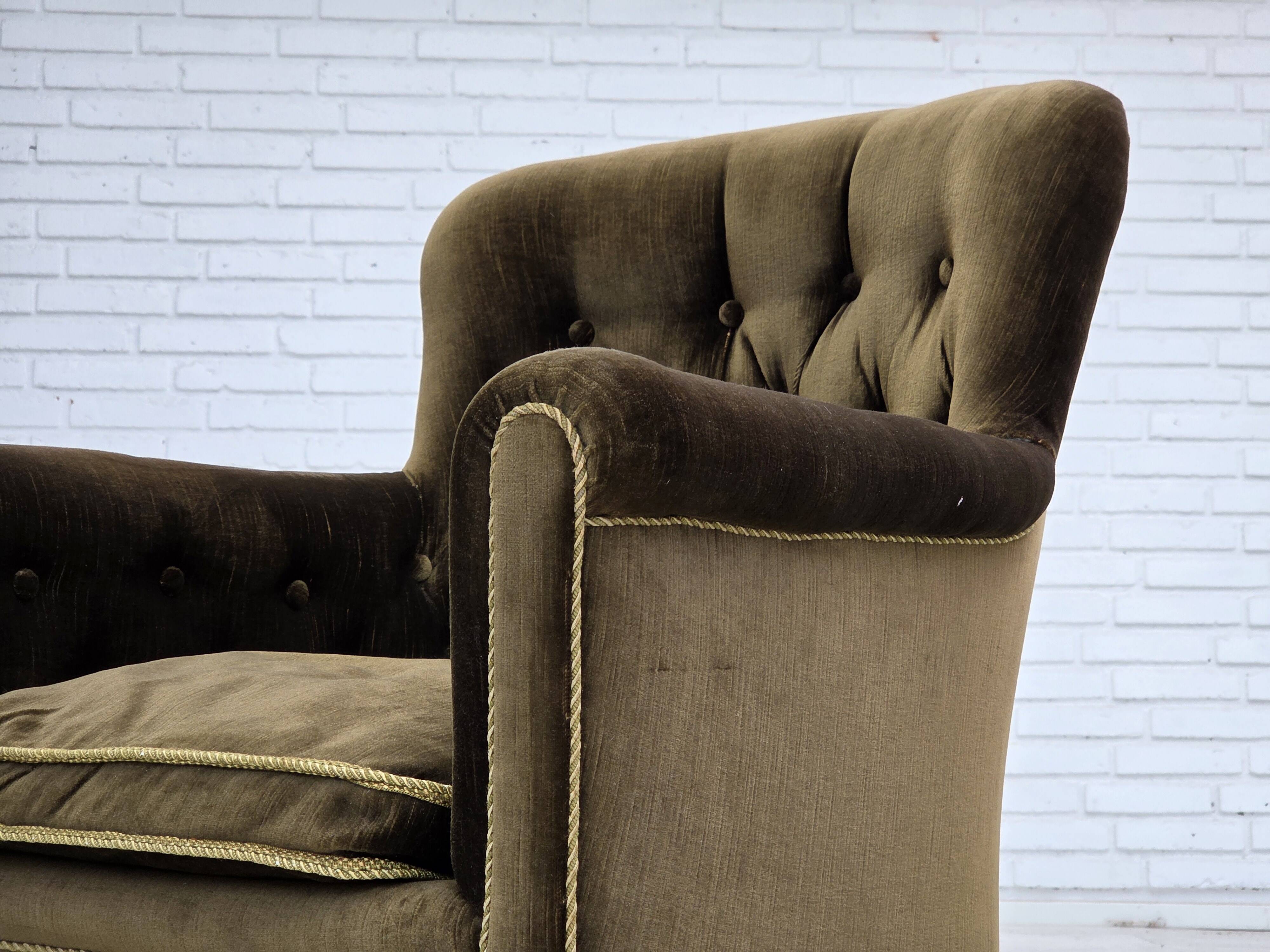 Fauteuil scandinave des années 1950, velours vert, bois de frêne.