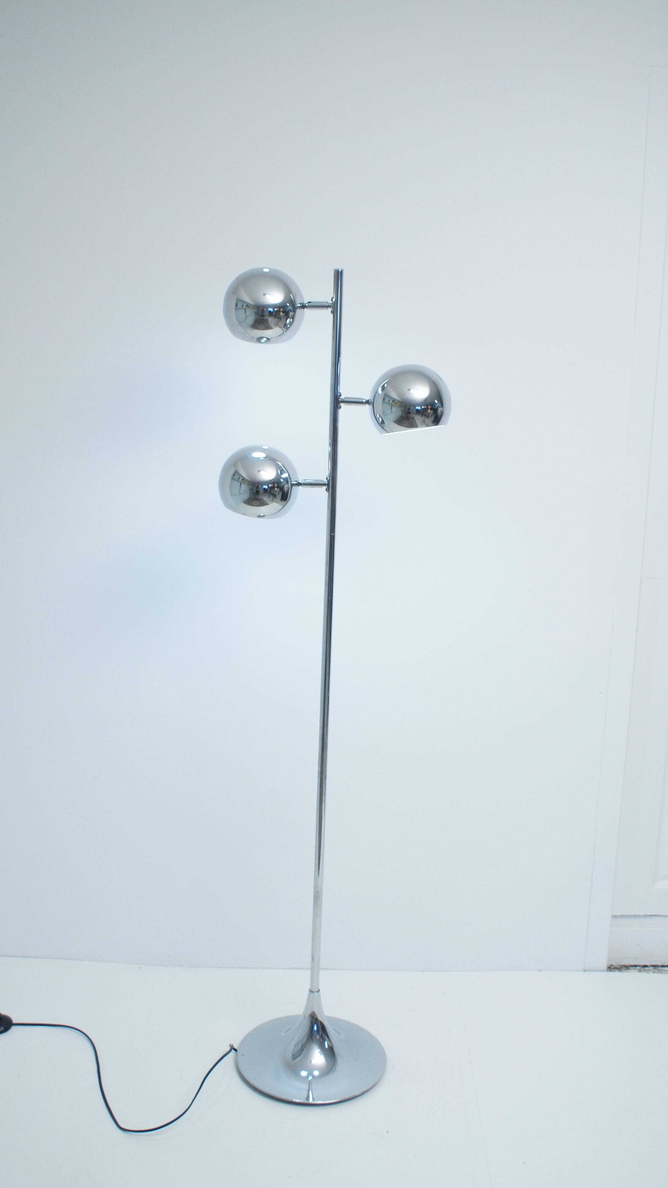 Chrome floor lamp 3 globes
