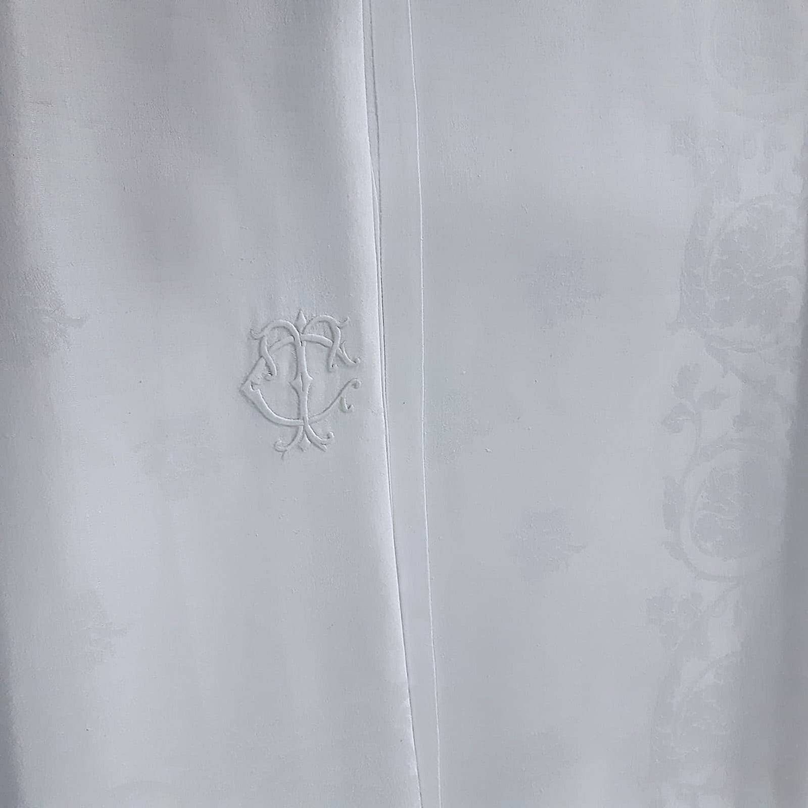 Party tablecloth - 2m30 x 5m30 - white damask monogrammed ct
