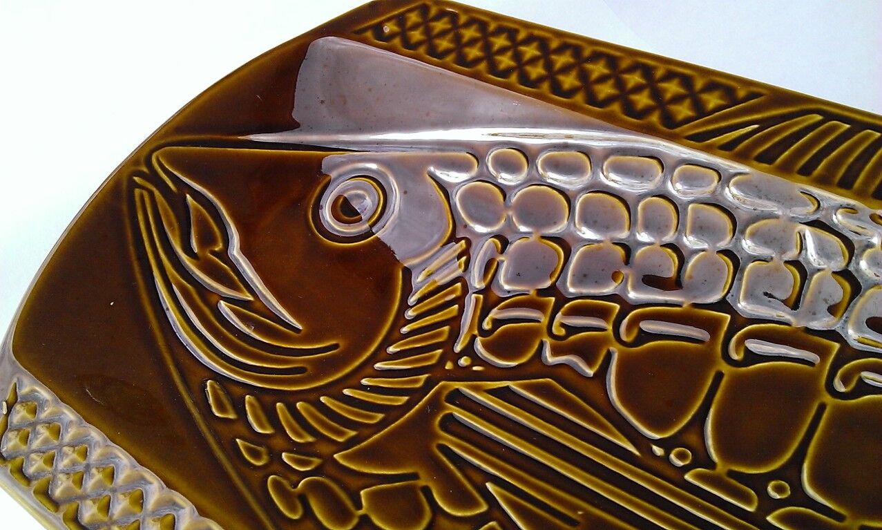 Dish Digoin fish relief 61cm khaki brown