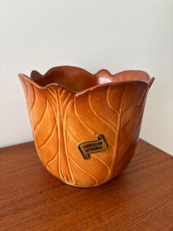 Cache-pot artisanal vintage en céramique formant une fleur