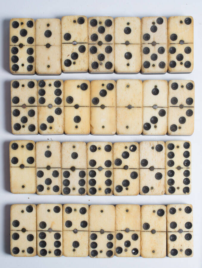 Bone and ebony dominoes game