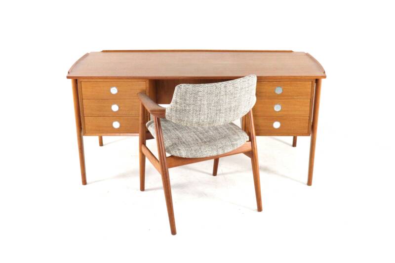Bureau Dyrlund en teck de design danois moderne du milieu du siècle