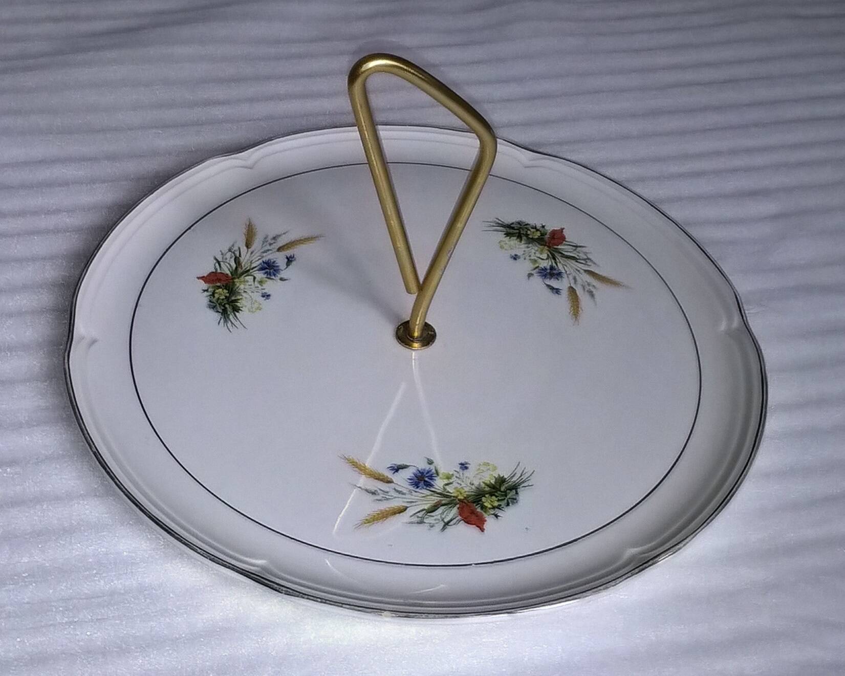 Moulin des Loups Orchies cheese tray vintage wheat ears flower decoration