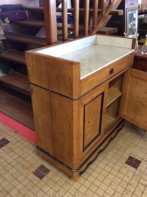 Meuble ancien de salle de bain