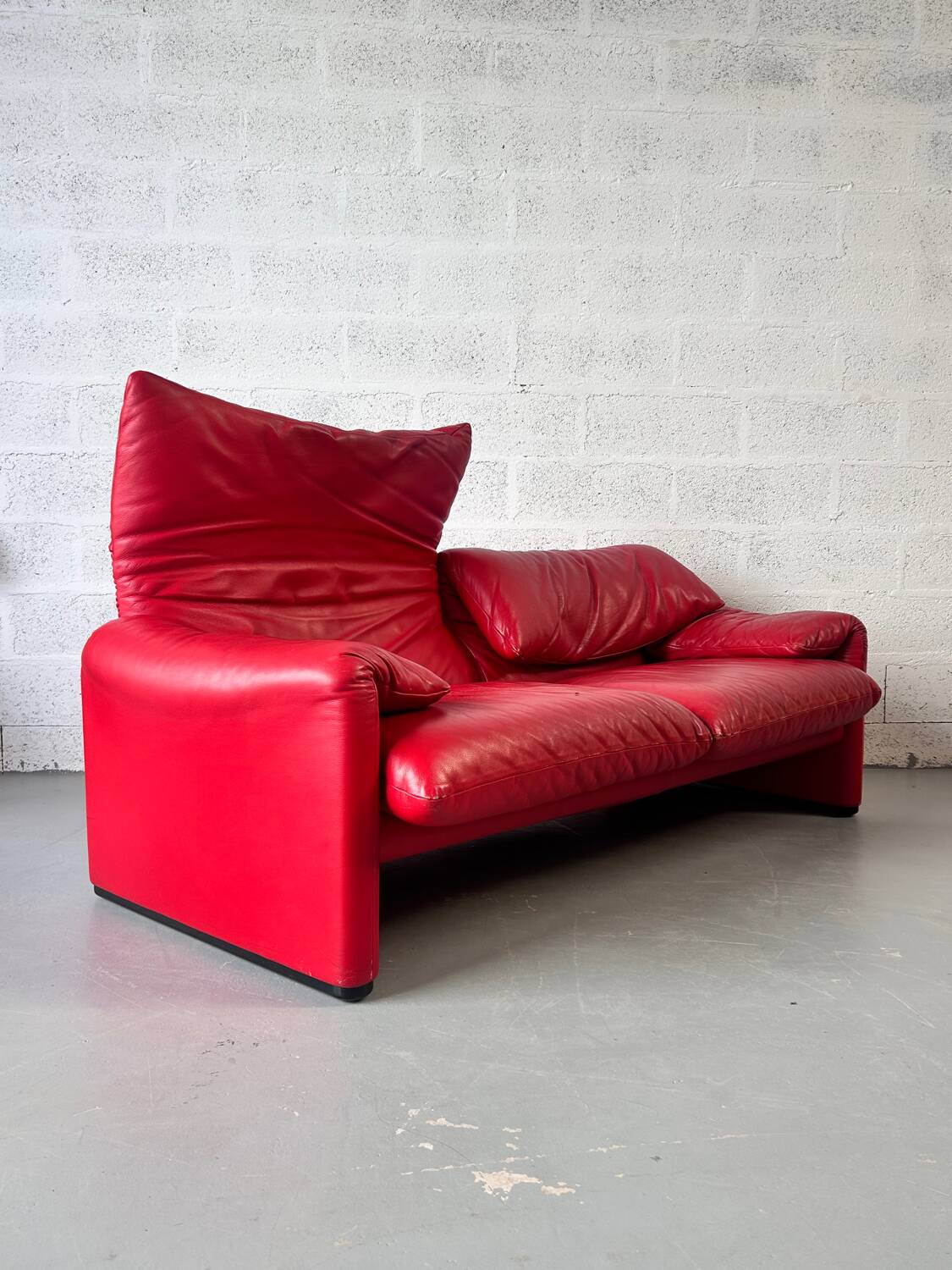 Cassina Maralunga 2-seater leather sofa