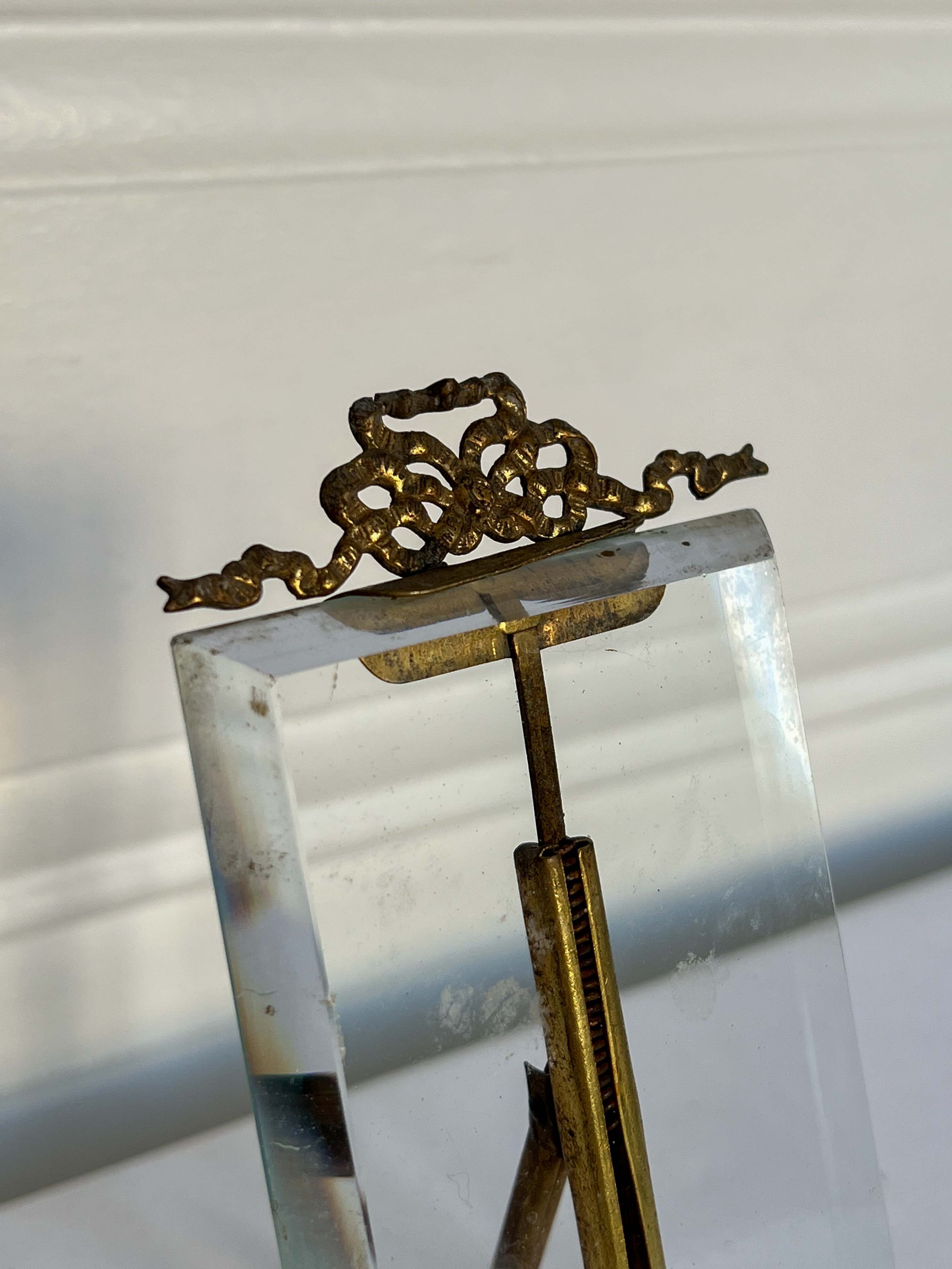 Frame in brass and beveled glass