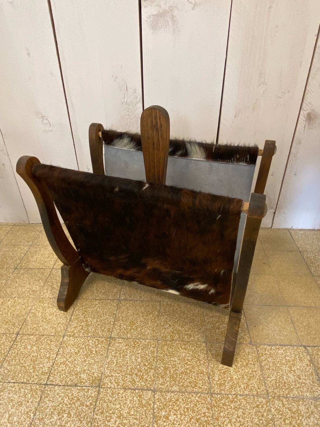 Porte revue bois et peau