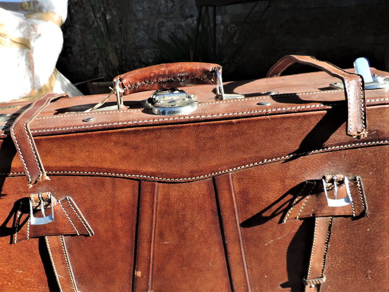 Valise  ancienne en cuir Feiten